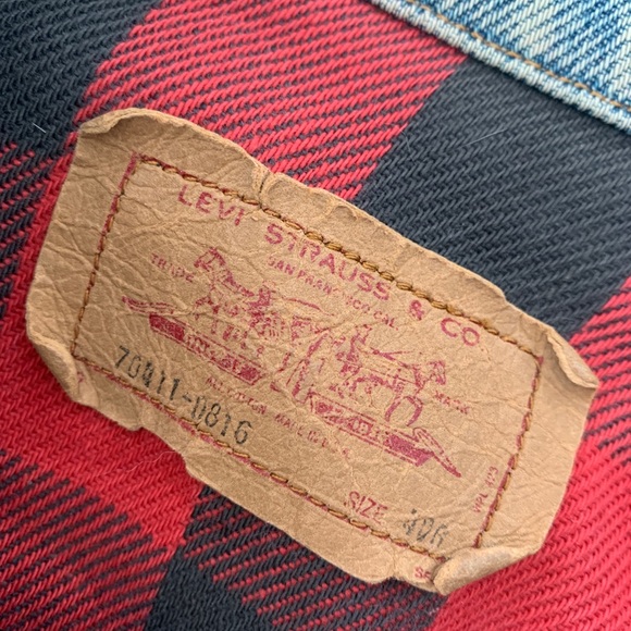 Levi’s denim jacket w plaid interior. Rare find. - Picture 6 of 6